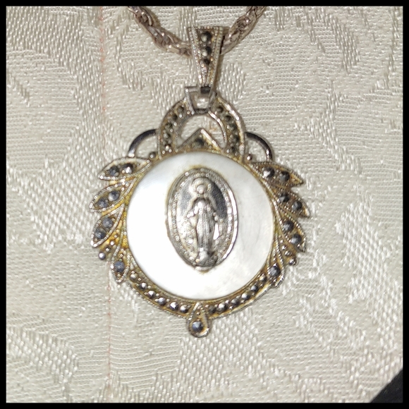 Vintage Sterling Chain w Sterling, Mother of Pearl, Marcasite Pendant of Mary - Picture 2 of 8